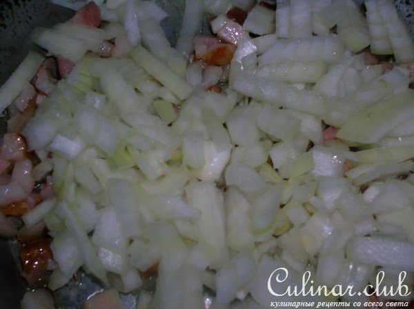 Слоеные пирожки с индейкой карри и беконом
