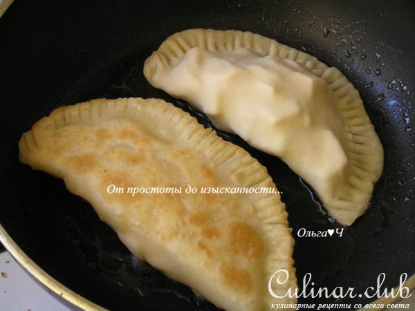 Сладкие чебуреки с бананово-яблочной начинкой