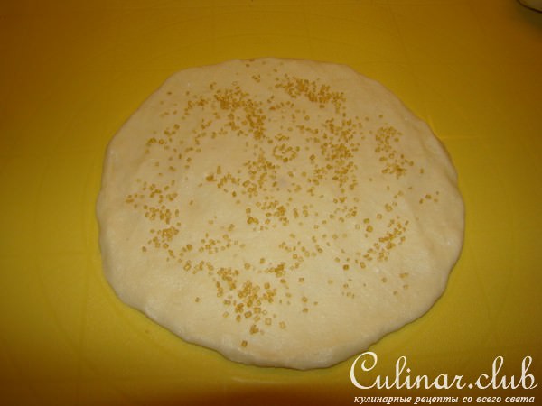 Творожные слойки с ломтиками ананаса