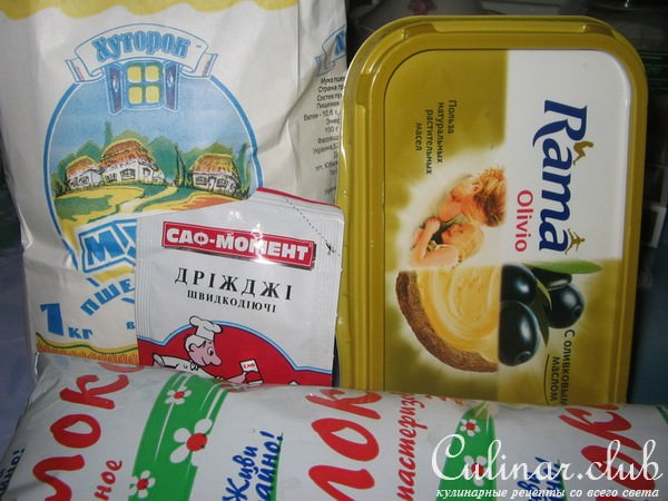 Пирожки с яблоками и печенье из хрущевского теста.