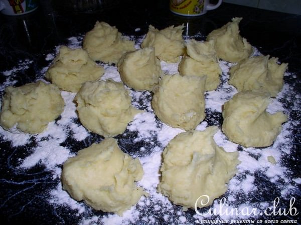 Картофельные пирожки со шпротами