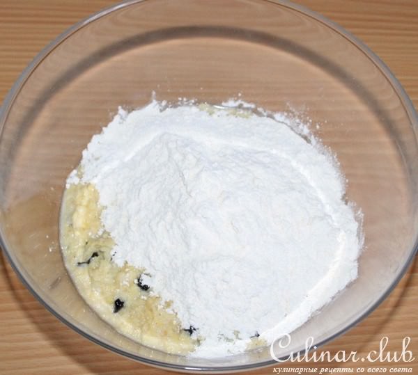 Пшенные булочки с черносливом
