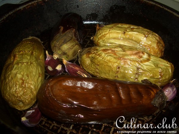 Круглые пирожки с баклажанами и курицей
