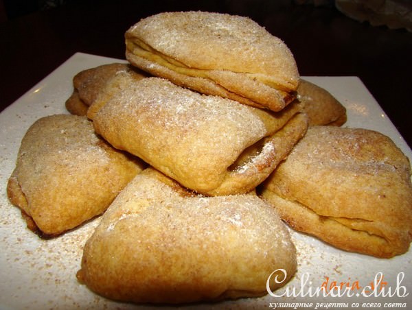 Творожные слойки с ломтиками ананаса