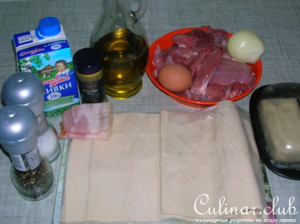 Слоеные пирожки с индейкой карри и беконом
