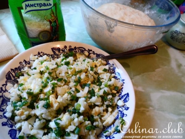 Пирожки с рисом,луком и яйцами(ещё одно удачное тесто,которое подходит в холодильнике)