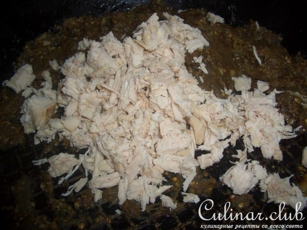 Круглые пирожки с баклажанами и курицей
