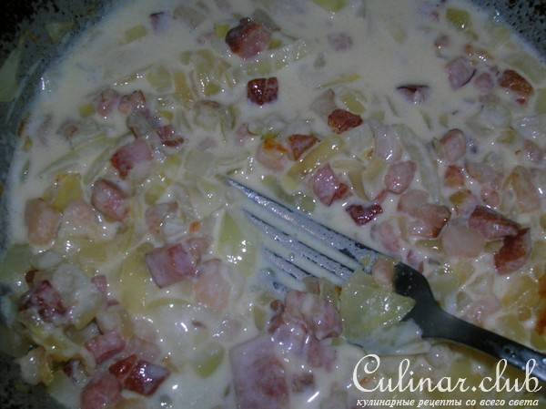 Слоеные пирожки с индейкой карри и беконом