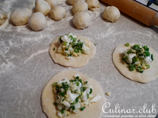 Пирожки с рисом,луком и яйцами(ещё одно удачное тесто,которое подходит в холодильнике)