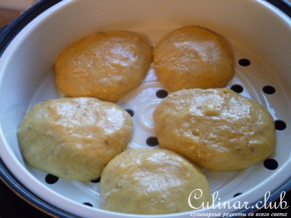 Медовые булочки с орехами на пару
