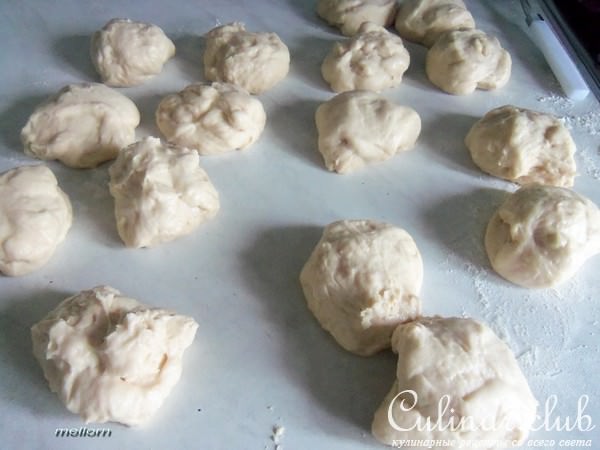 Йогуртовые булочки с творожной массой и карамельно-ореховой корочкой