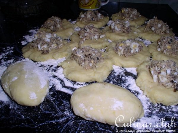 Картофельные пирожки со шпротами