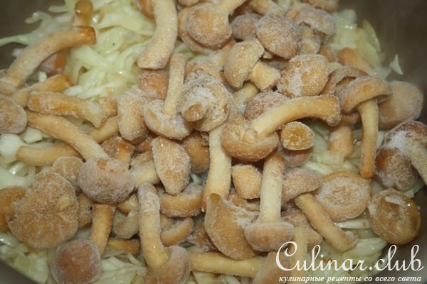 Цельнозерновые пирожки с капустой и грибами