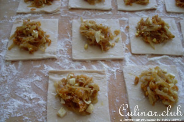 Слоёные пирожки с капустой