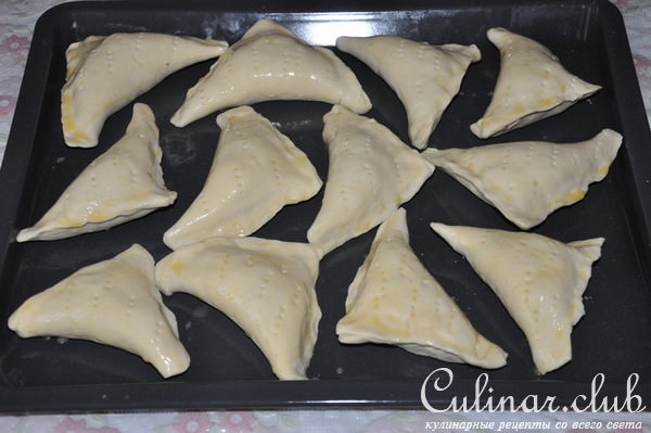 Слоёные треугольнички с сыром и креветками