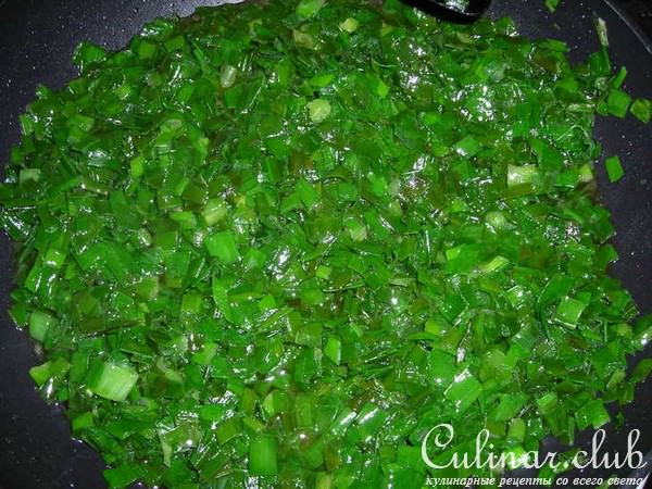 Пирожки с зелёным луком и яйцами