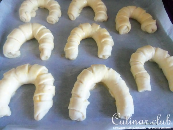 Булочки подковки с джемом