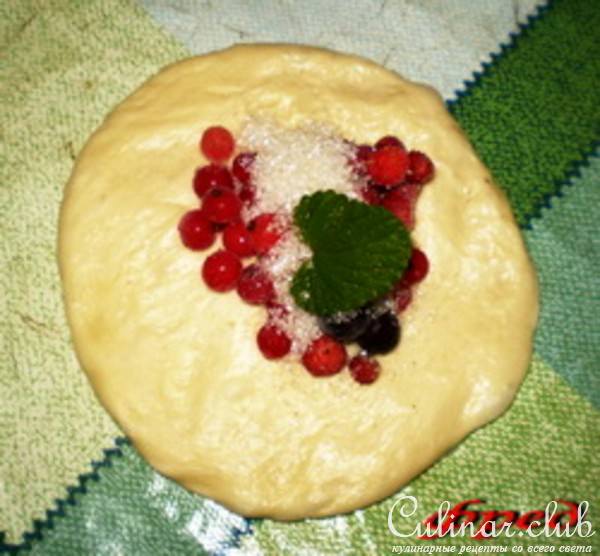 фруктовые булочки с ароматом мелиссы