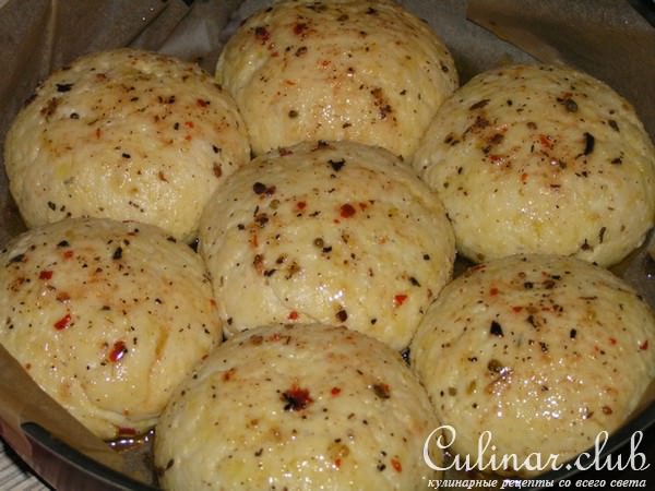 Гороховые булочки с оливковым маслом и травами