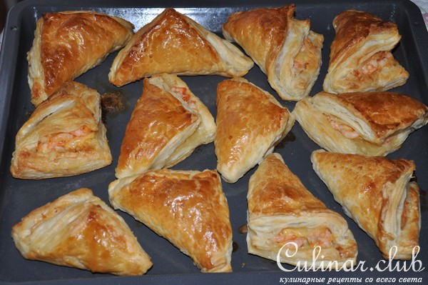 Слоёные треугольнички с сыром и креветками