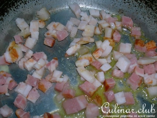 Слоеные пирожки с индейкой карри и беконом