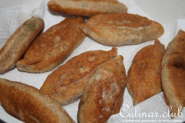 Цельнозерновые пирожки с капустой и грибами