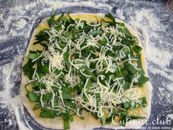 Треугольнички с сыром и черемшой