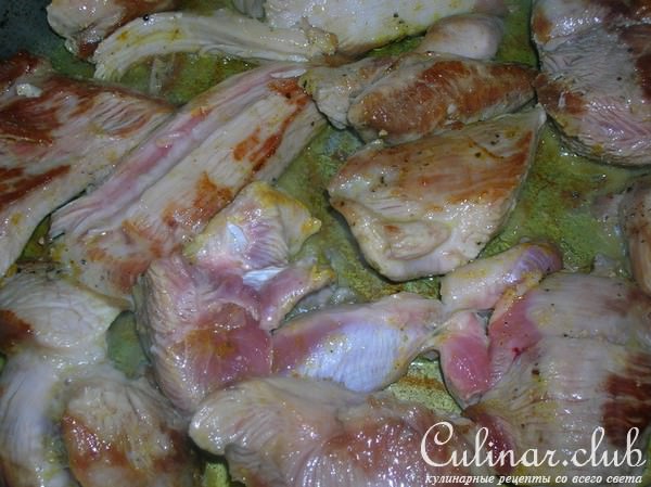 Слоеные пирожки с индейкой карри и беконом