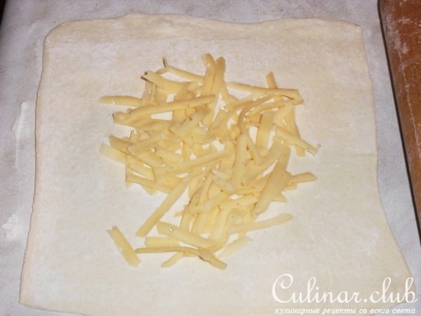 Слоеные пирожки с рыбой , грибами и рисом