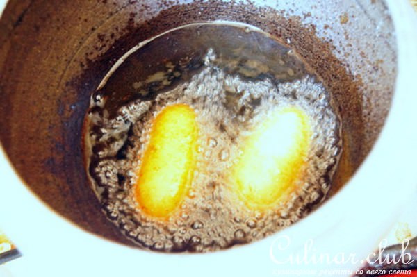 Пирожки жаренные, из творожного теста с рыбой и рисом.