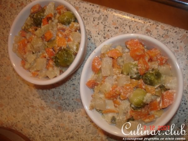 Кефаль (судак) с сырокопченым мясом, запеченая в сливках