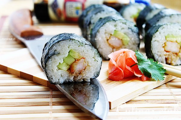 Роллы с овощами и креветками