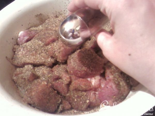 Способ маринования мяса для шашлыка.