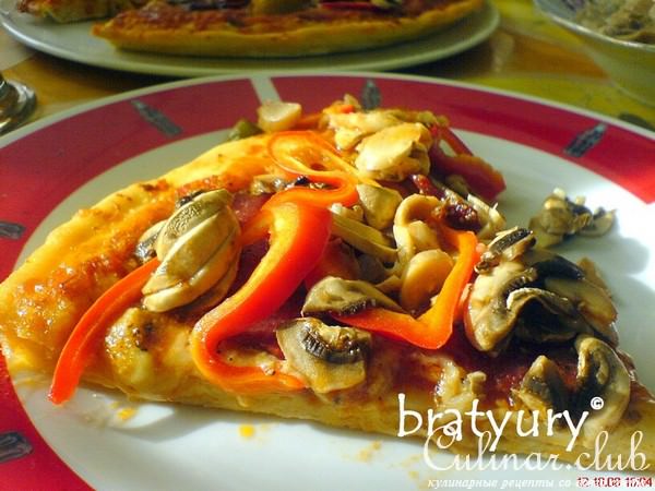 Pizza со свежими маслятами