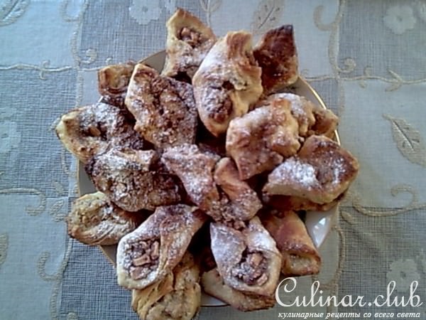 Слойка с яблоками и орешками