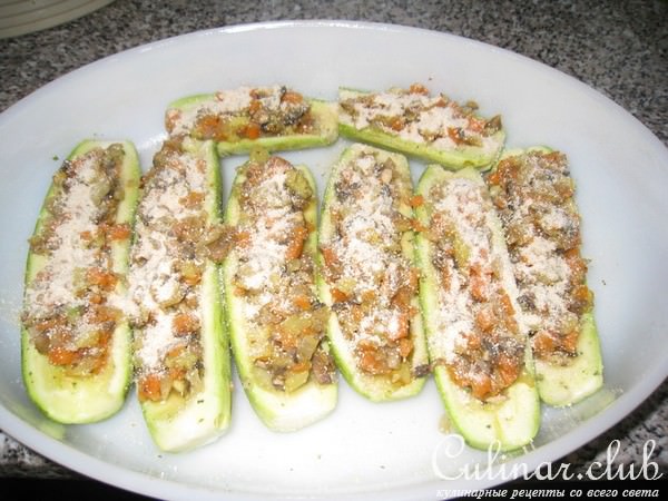 Кабачки запеченые с овощами