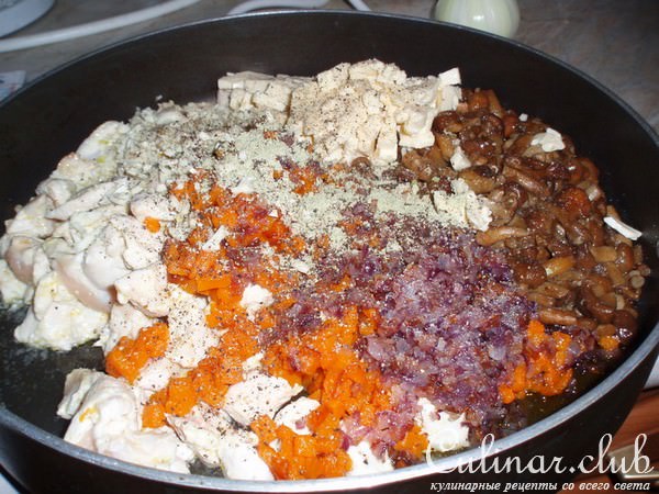 Куриное филе с тыквой и опятами