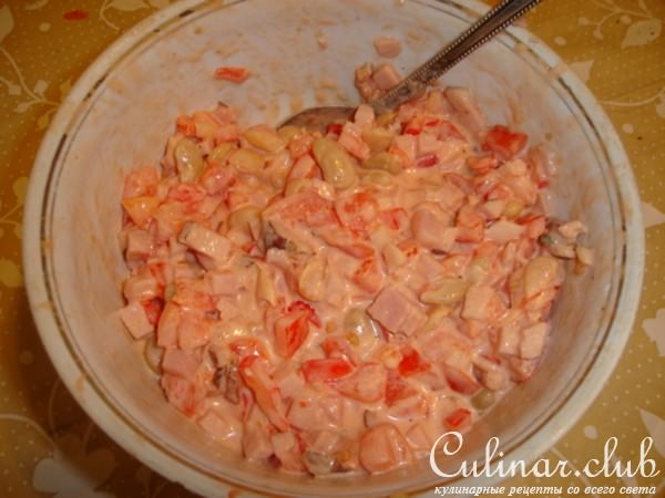 салат с ветчиной и фасолью