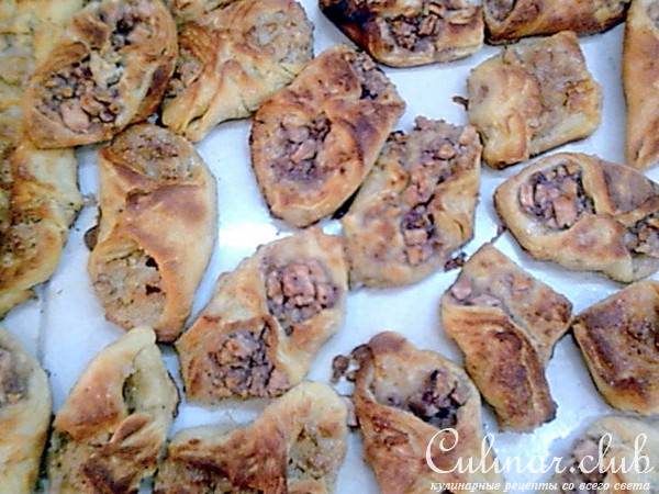 Слойка с яблоками и орешками