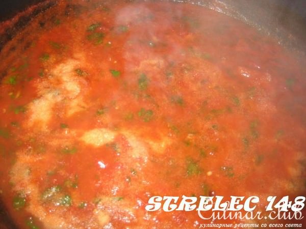 Рататуй с соусом из томатов с кинзой.