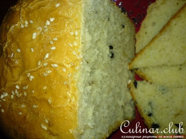 Хлеб с маслинами и маринованным перцем