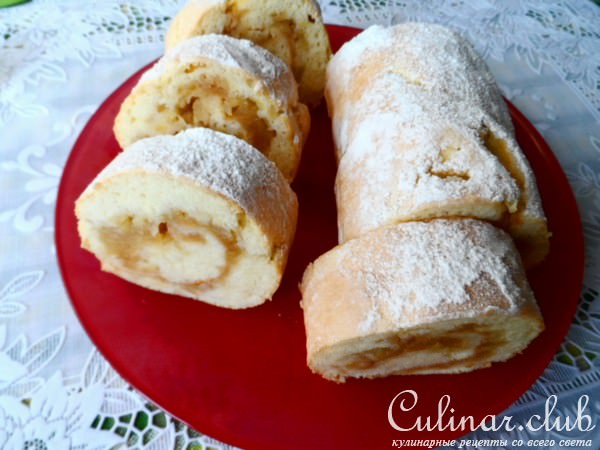 Бисквитный рулет с яблоками.С Яблочным Спасом!