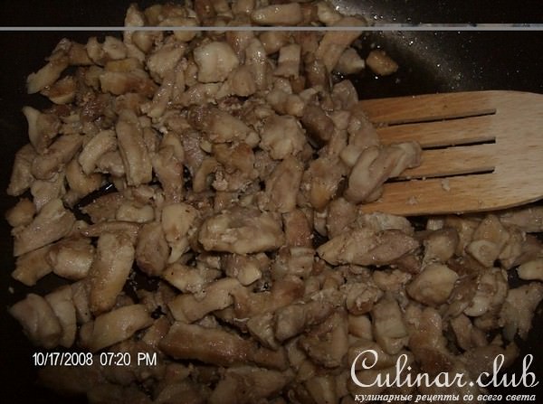 Салат с курицей, шампиньонами и т. д.