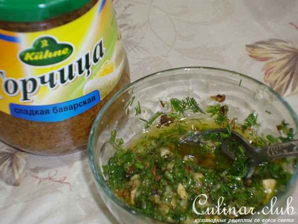 Салат из брокколи с маринованным сыром