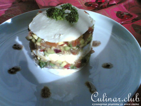 MOZZARELLA башня с соусом "Salsa"