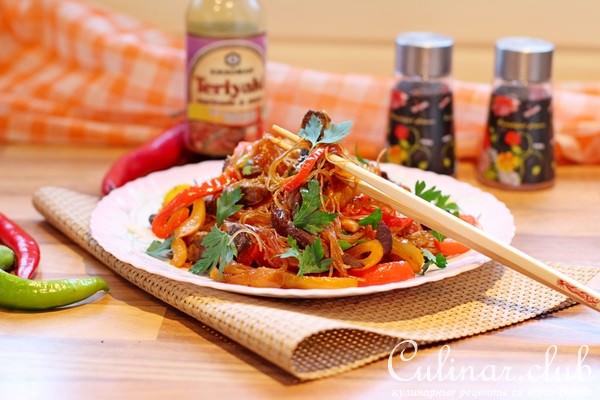 Говядина Терияке с овощами и фунчозой.