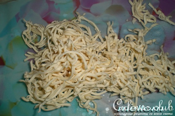 Салат из крабовых палочек с сыром и ананасами