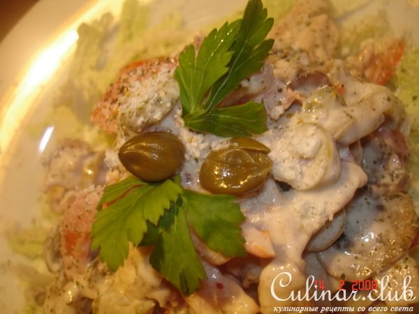 Салат из мяса с грибами, оливками и пекинской капустой