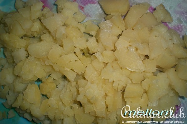 Салат с печенью и солеными огурцами