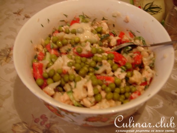 Салат из цветной капусты с куриной грудкой
